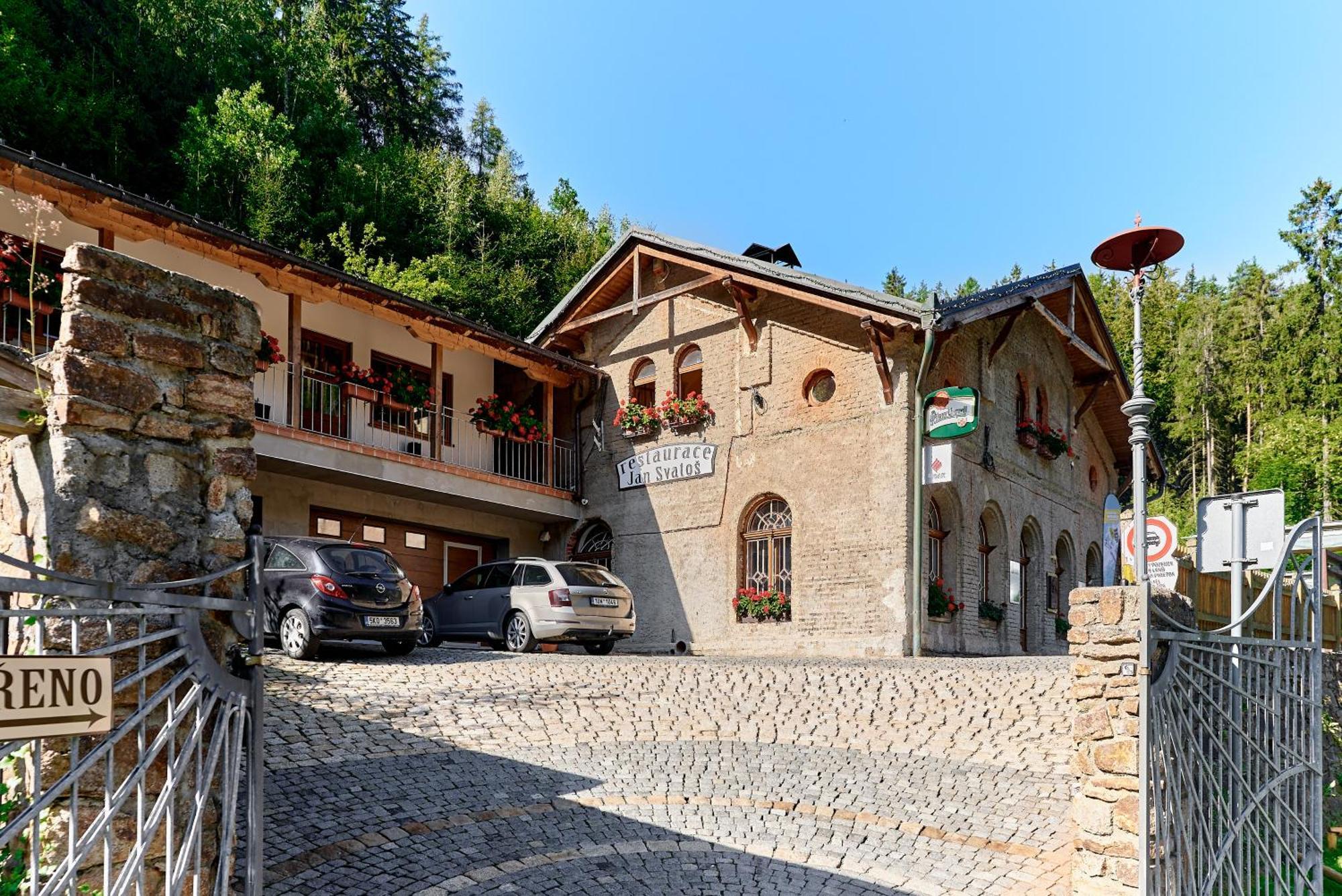Apartmány Svatošské skály Loket Esterno foto