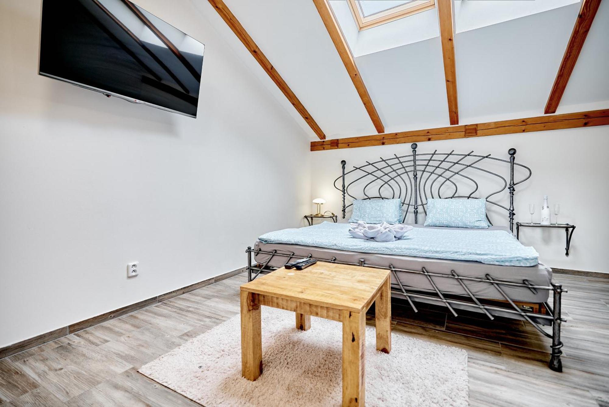 Apartmány Svatošské skály Loket Esterno foto